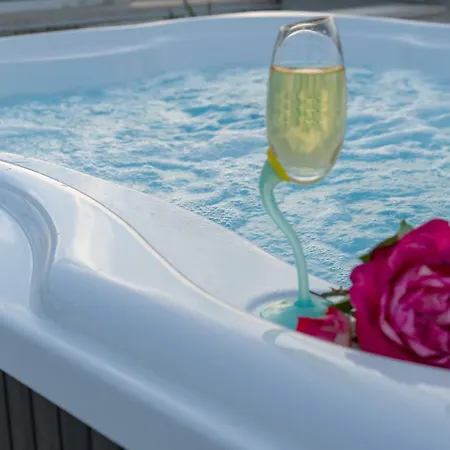 Comfort Luxe Adriatic View & Jacuzzi Znjan Beach Lägenhet