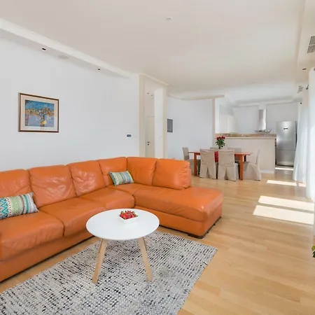 Apartment Comfort Luxe Adriatic View & Jacuzzi Znjan Beach *